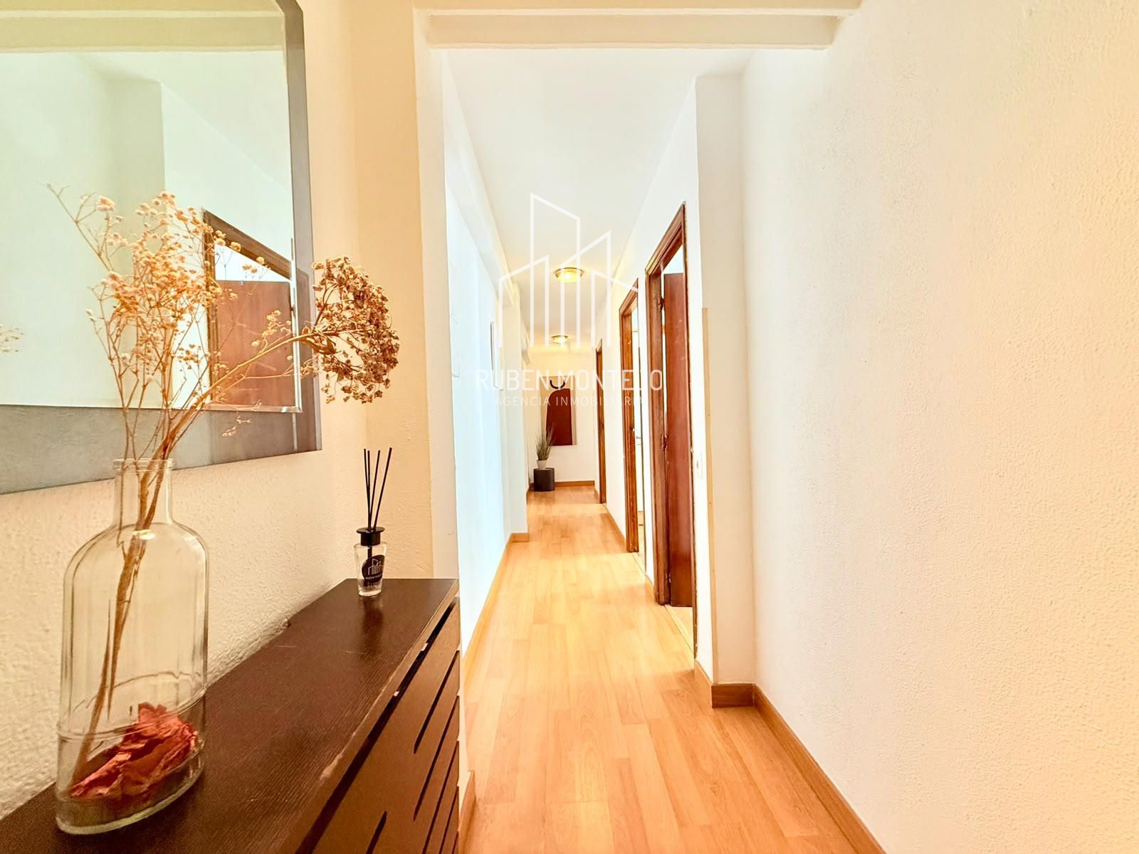 Entrada - Luminosa vivienda junto Avenida de Villamayor