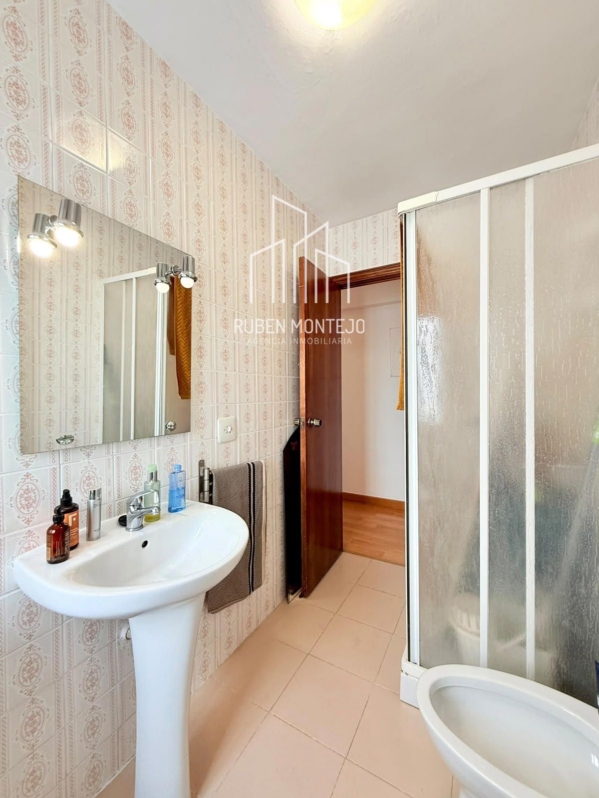 Baño - Luminosa vivienda junto Avenida de Villamayor