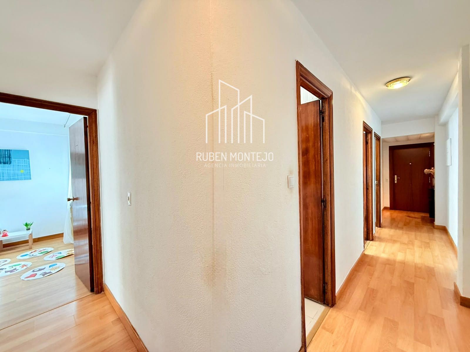 Pasillo - Luminosa vivienda junto Avenida de Villamayor