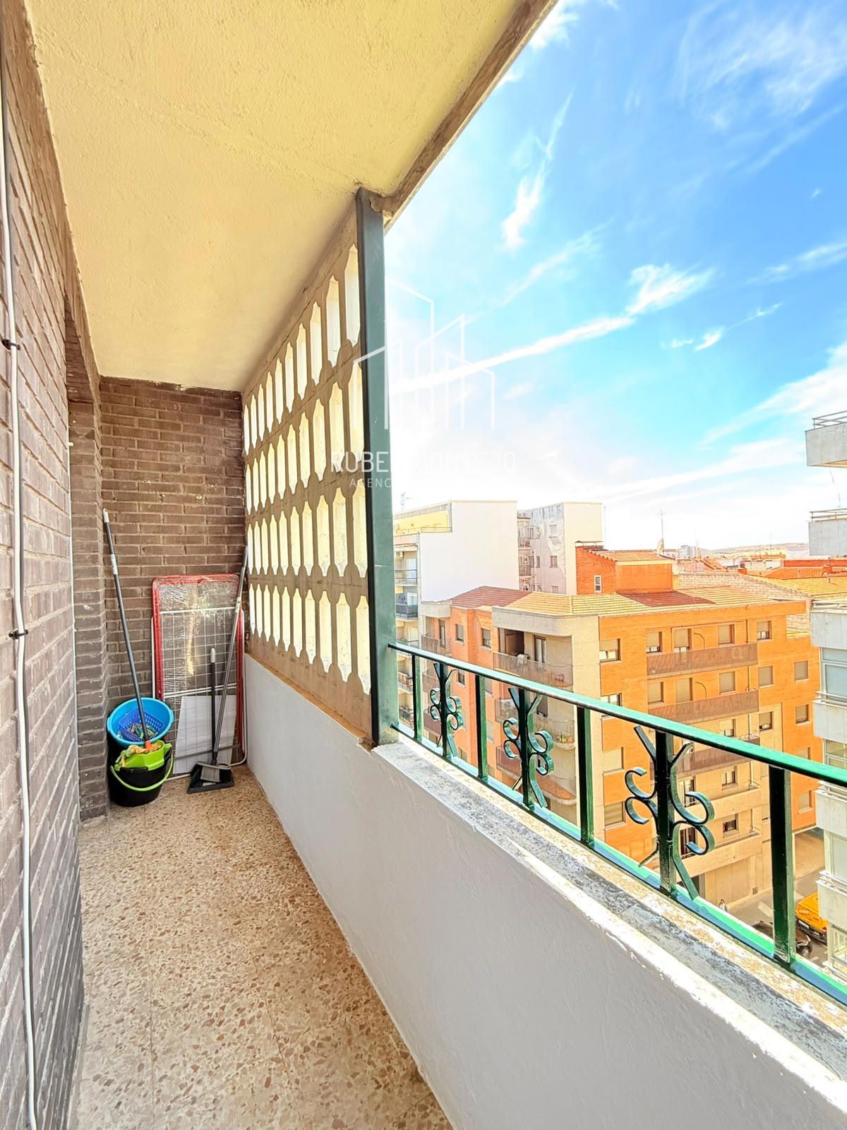 balcón - LUMINOSA VIVIENDA TOTALMENTE EXTERIOR