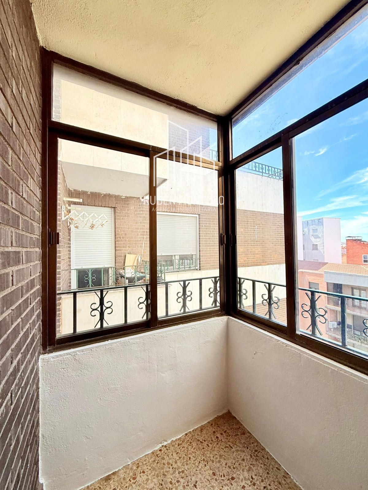 balcón - LUMINOSA VIVIENDA TOTALMENTE EXTERIOR