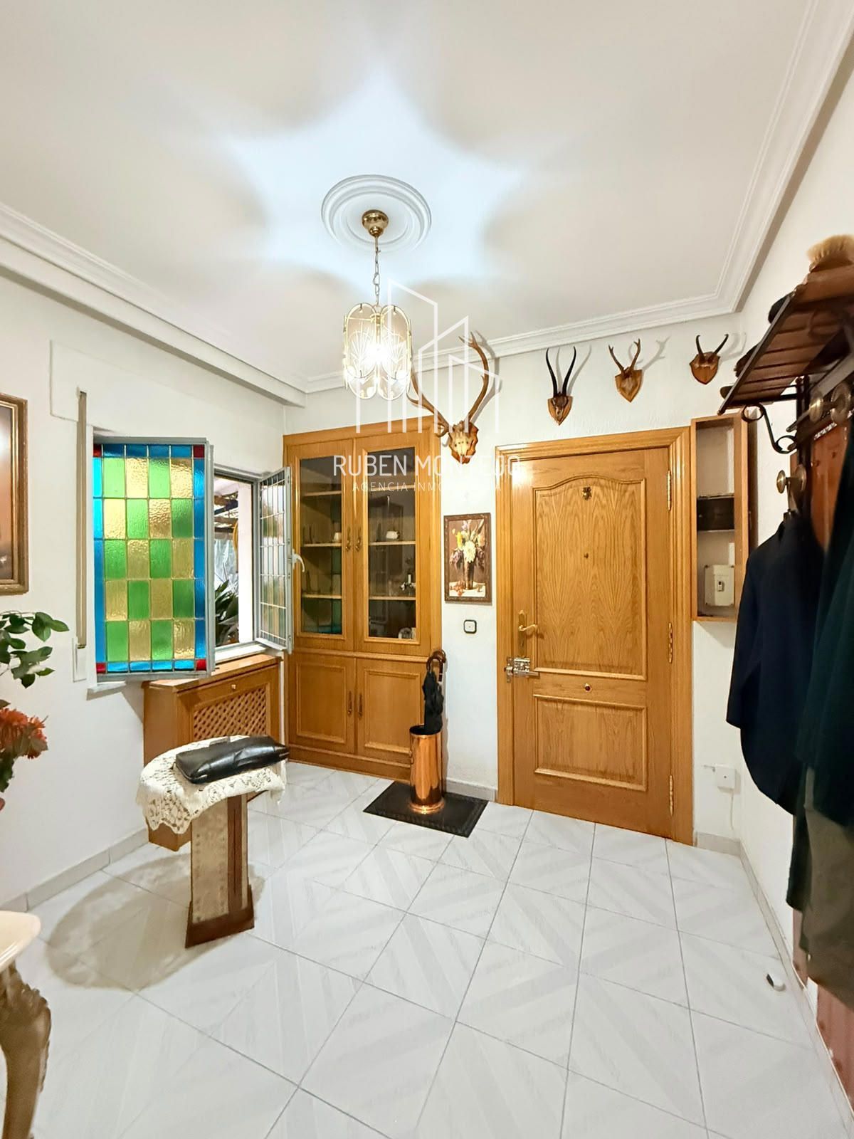 Entrada - AMPLIA VIVIENDA EN PRIMER TRAMO AV VILLAMAYOR
