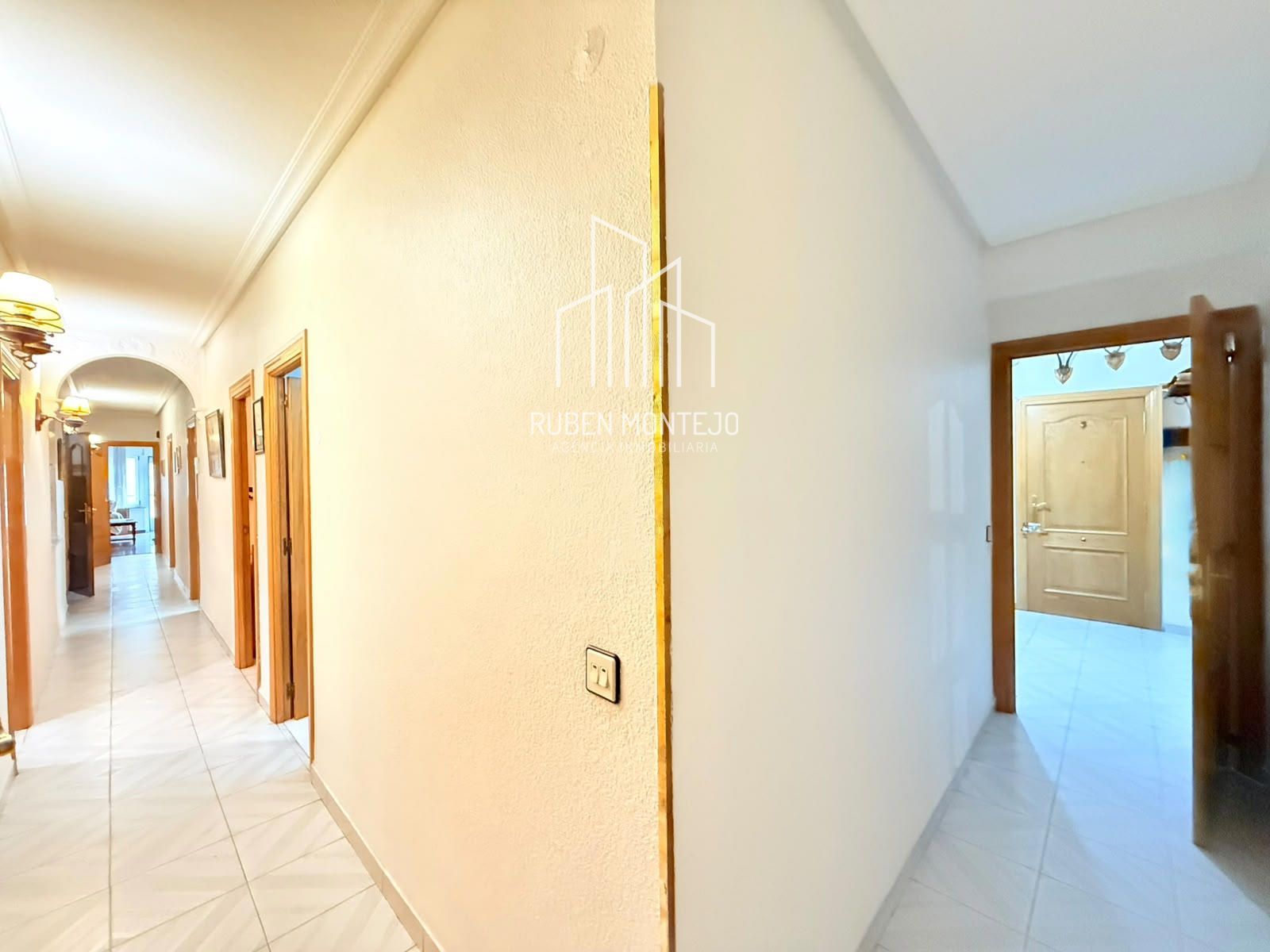 Pasillo - AMPLIA VIVIENDA EN PRIMER TRAMO AV VILLAMAYOR