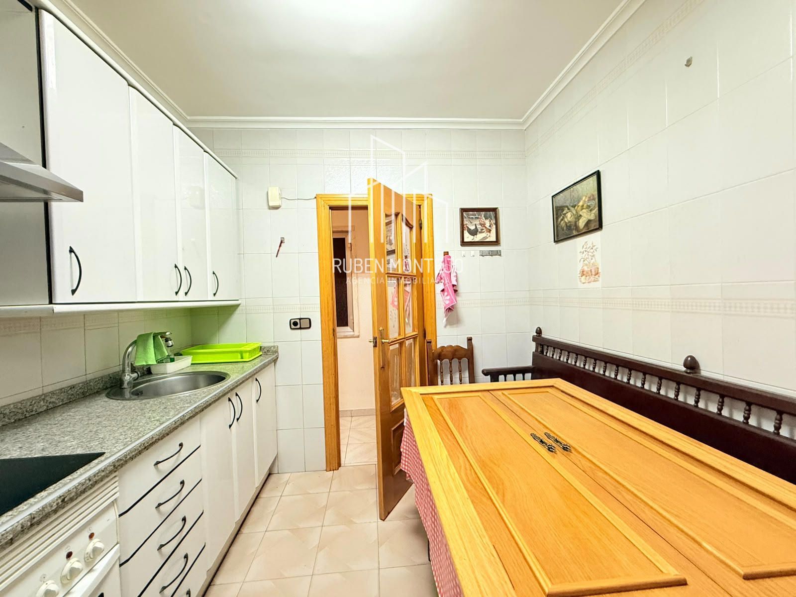 Cocina - AMPLIA VIVIENDA EN PRIMER TRAMO AV VILLAMAYOR