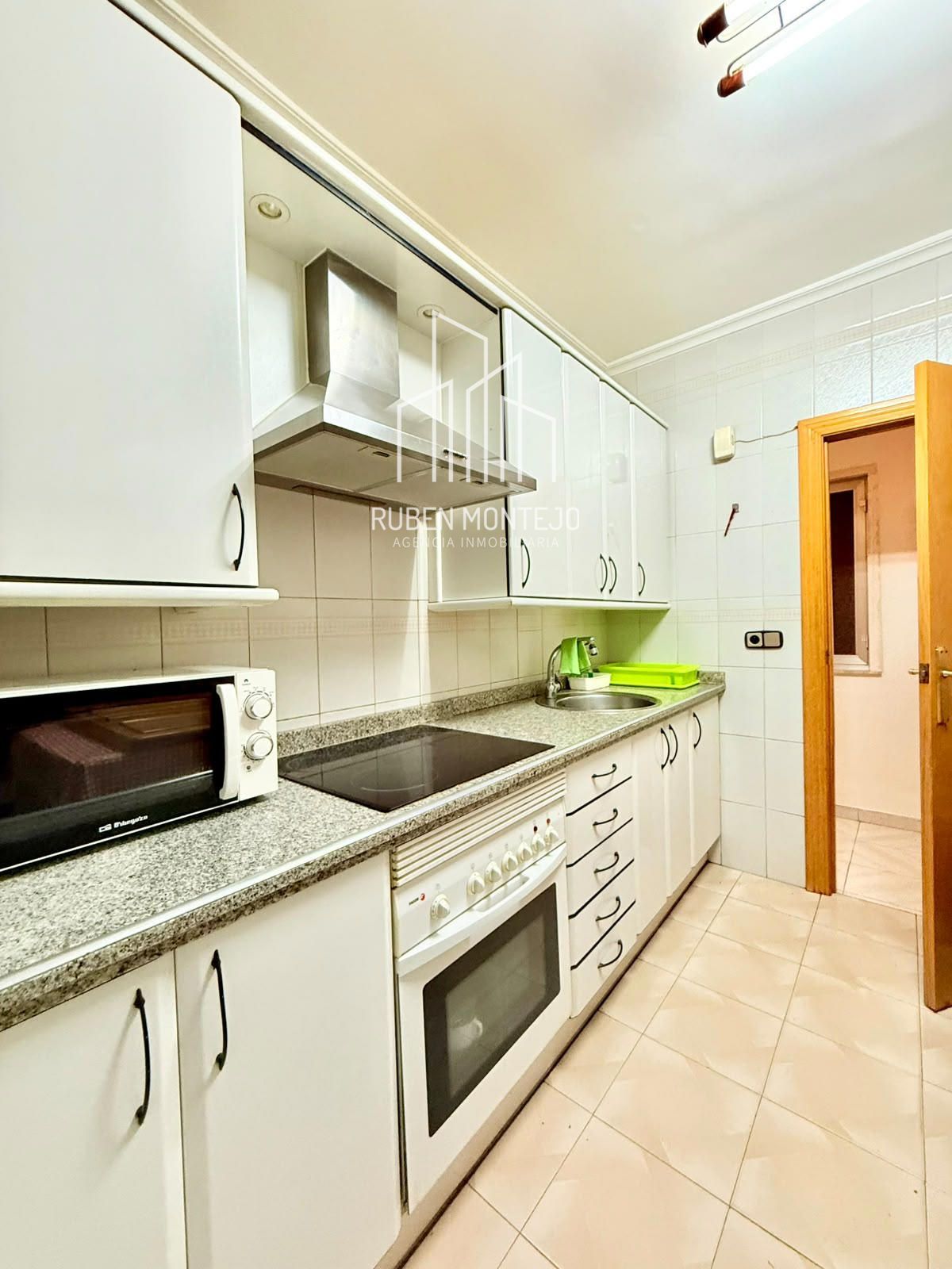 Cocina - AMPLIA VIVIENDA EN PRIMER TRAMO AV VILLAMAYOR
