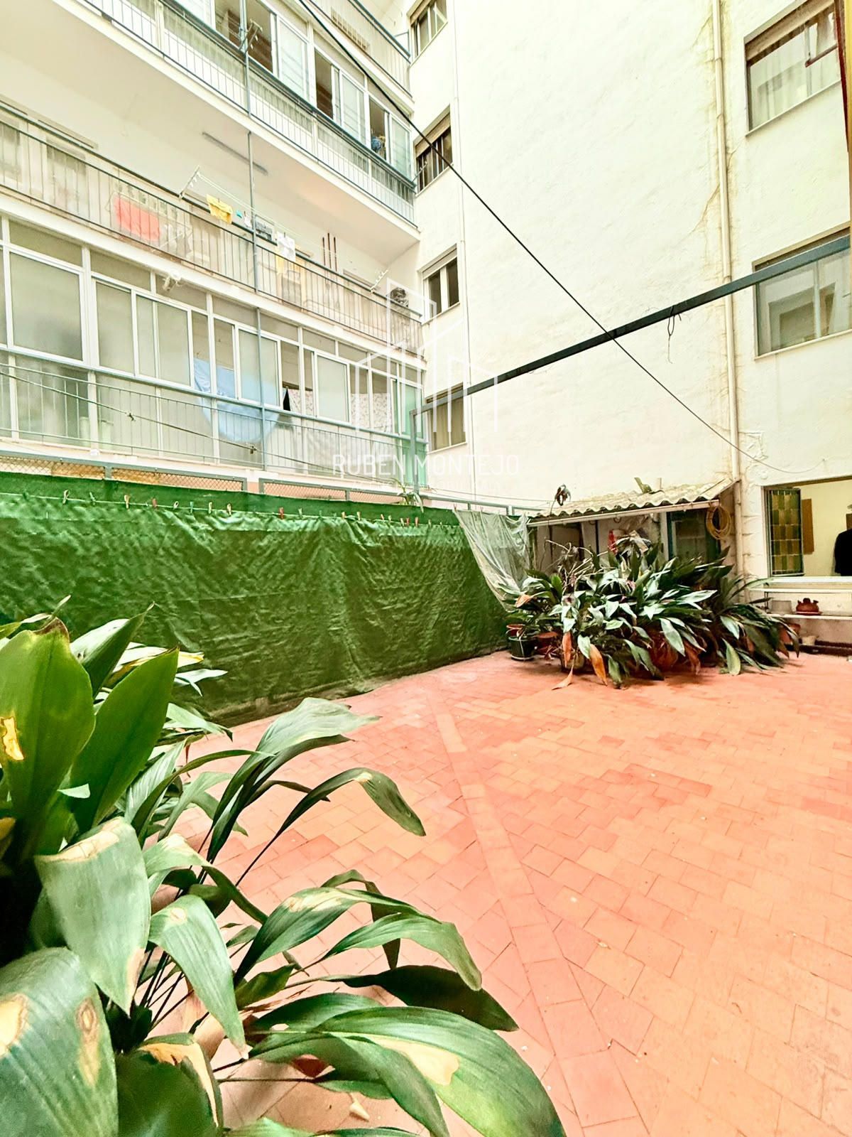 patio - AMPLIA VIVIENDA EN PRIMER TRAMO AV VILLAMAYOR