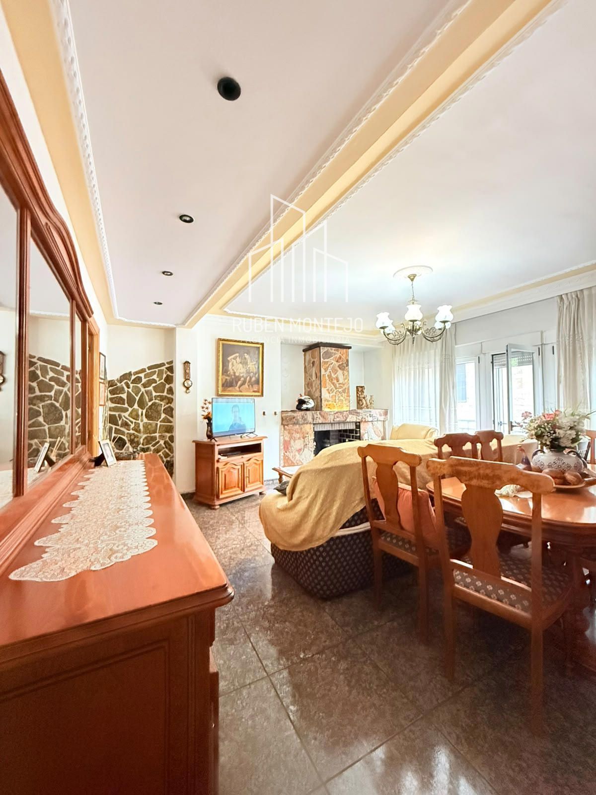 Salón - AMPLIA VIVIENDA EN PRIMER TRAMO AV VILLAMAYOR