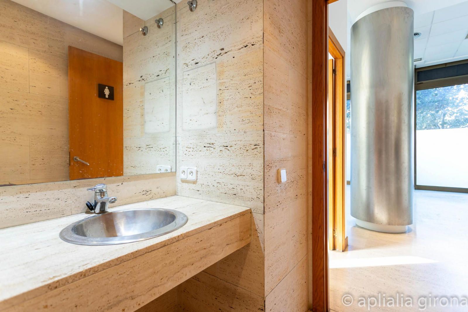 Local en venta  Girona  10/24