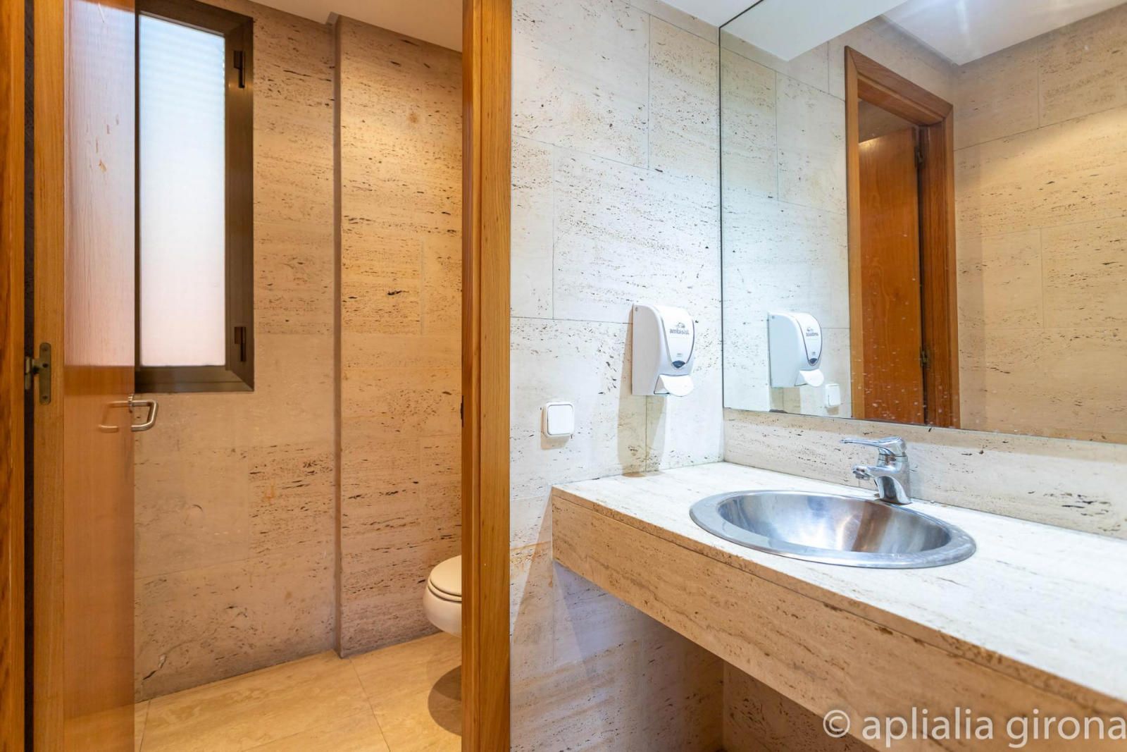 Local en venta  Girona  11/24