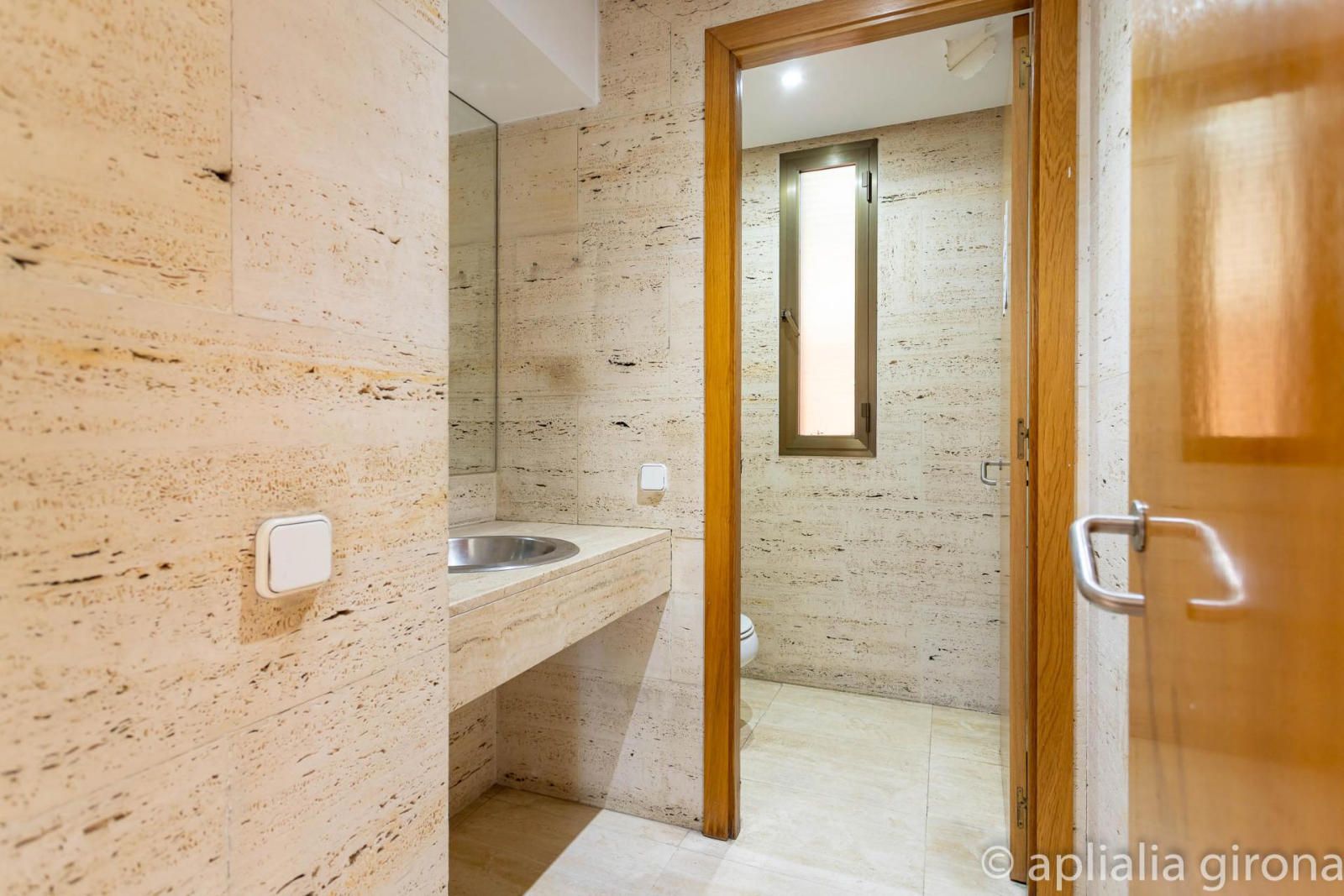 Local en venta  Girona  18/24