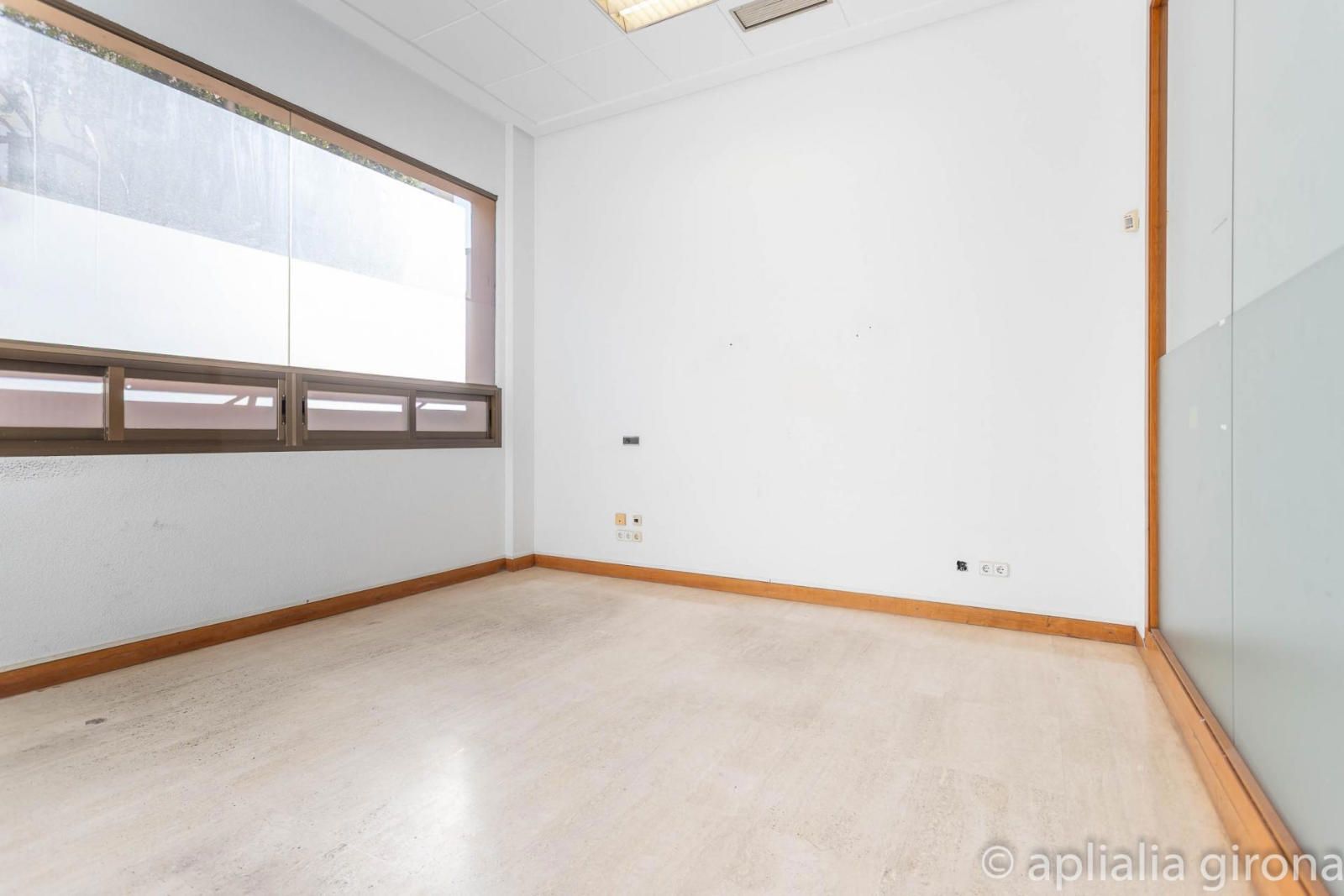 Local en venta  Girona  20/24