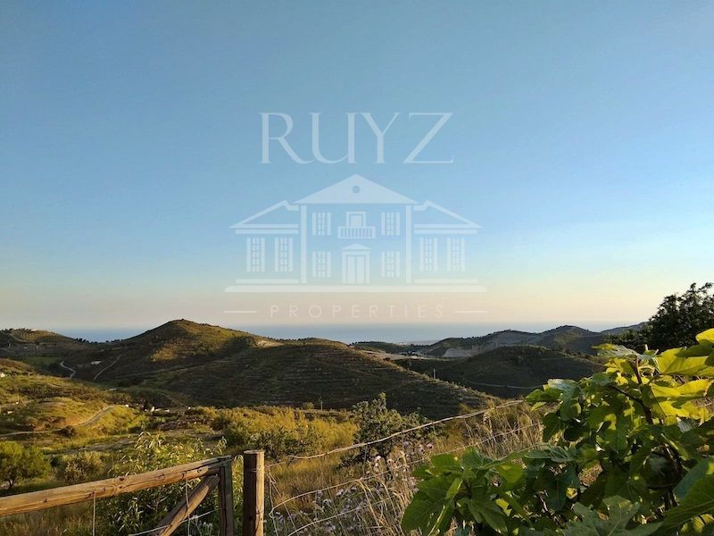 Plot for sale Velez De Benaudalla, Granada. Ref: 1069. Ruyz Properties