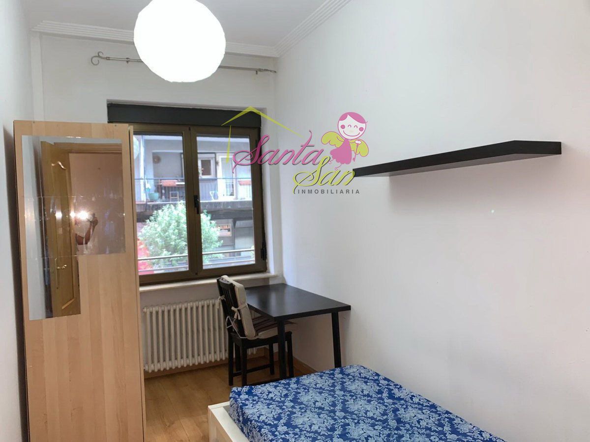 ALQUILER ESTUDIANTES CURSO 26/27 EN EL CENTRO DE SALAMANCA 4 DORMITORIOS, 2 BAÑOS, SERVICIOS CENTRALES