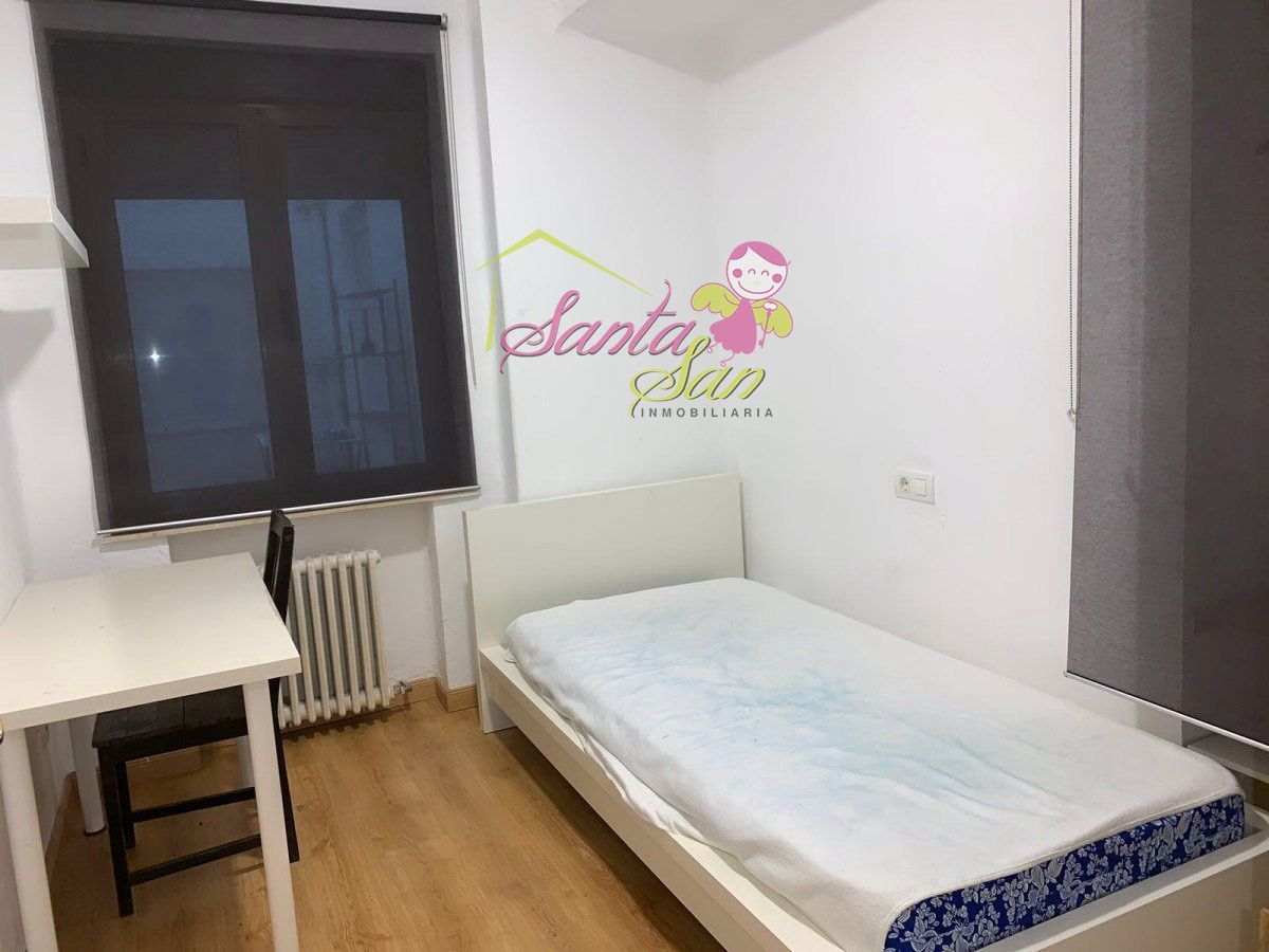 ALQUILER ESTUDIANTES CURSO 26/27 EN EL CENTRO DE SALAMANCA 4 DORMITORIOS, 2 BAÑOS, SERVICIOS CENTRALES