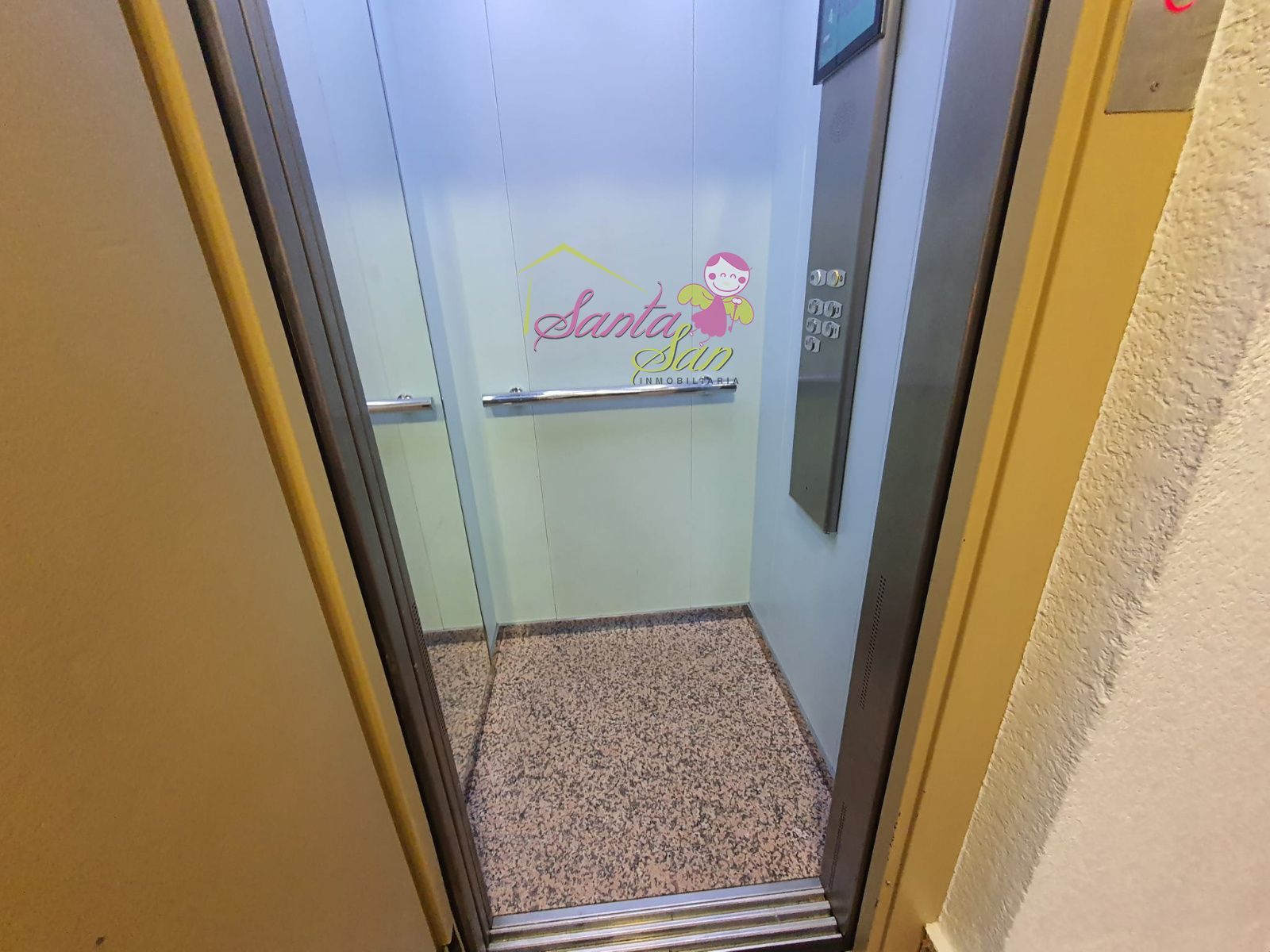 SE ALQUILA ÁTICO CON GRAN TERRAZA