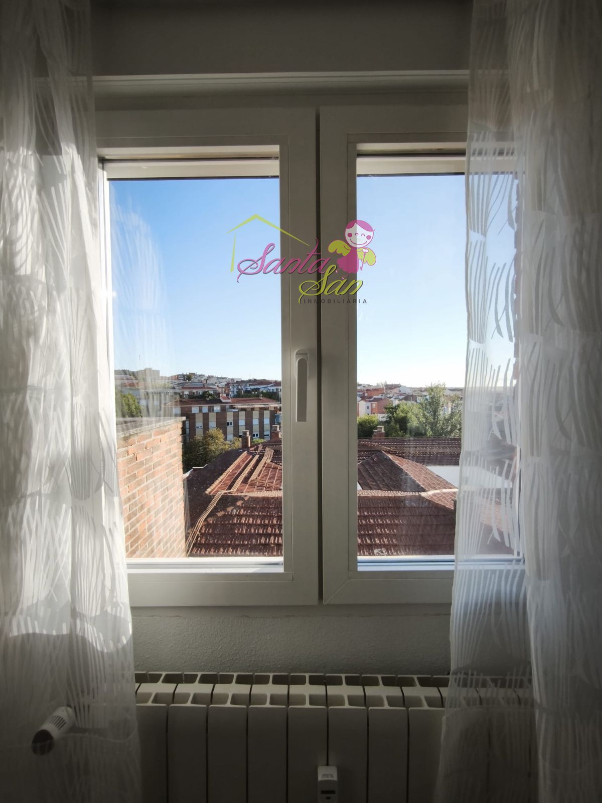 SE ALQUILA ÁTICO CON GRAN TERRAZA