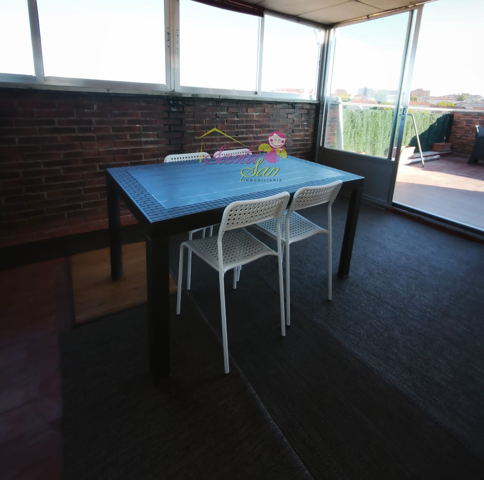 SE ALQUILA ÁTICO CON GRAN TERRAZA