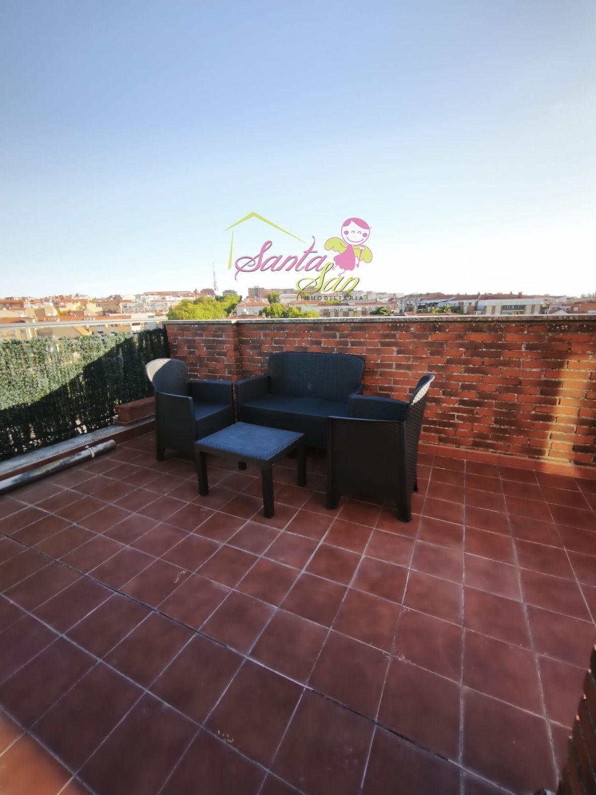 SE ALQUILA ÁTICO CON GRAN TERRAZA