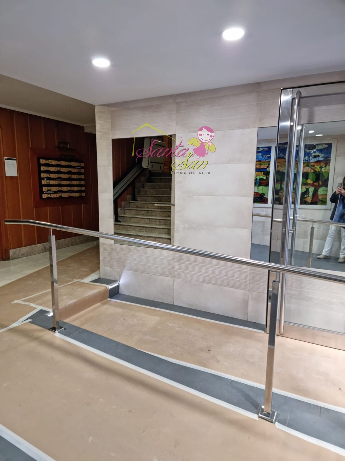 SE ALQUILA PISO DE 4 HABITACIONES COMPLETAMENTE AMUEBLADO EN EL CENTRO