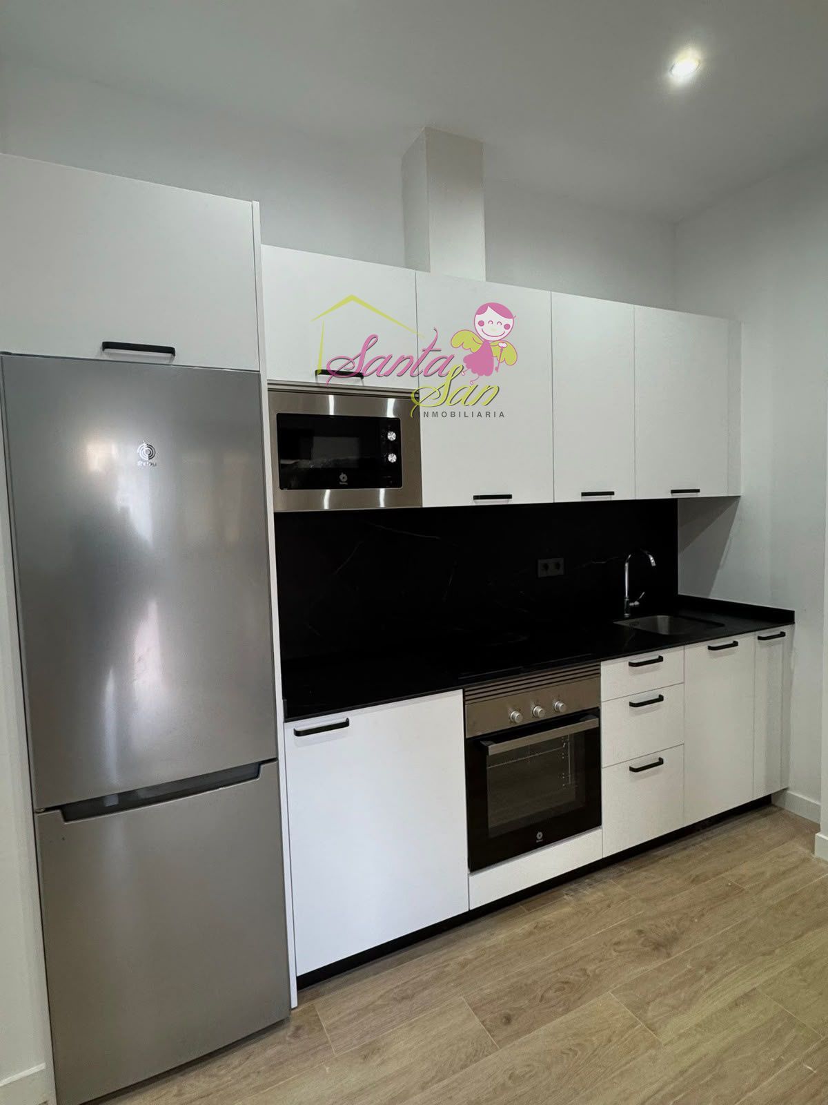 SE VENDE FANTÁSTICO ESTUDIO JUNTO PARQUE PICASSO COMPLETAMENTE NUEVO