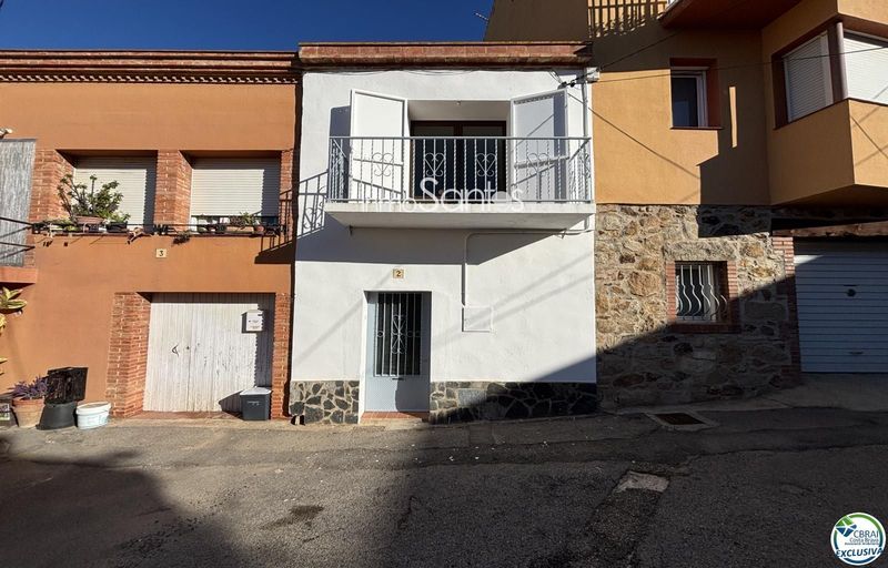 Maison de Ville en vente Vilajüiga, Girona. Ref: 1555. Inmosantos