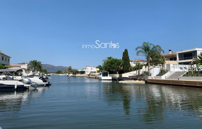 Maison de Ville en vente Empuriabrava, Girona. Ref: 1852. Inmosantos