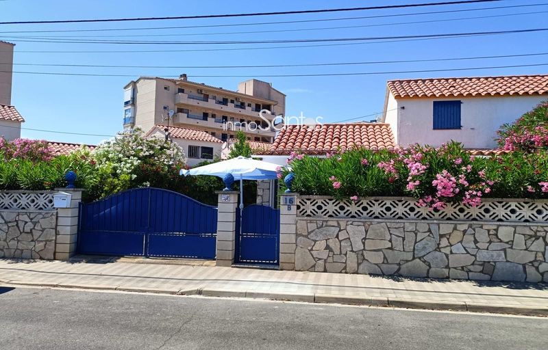 Maison de Ville en vente Roses, Girona. Ref: 1855. Inmosantos