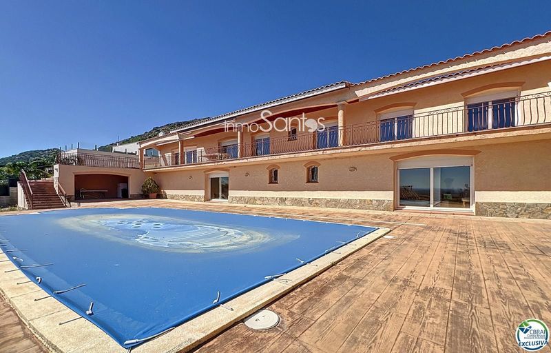 Maison de Ville en vente Pau, Girona. Ref: 1859. Inmosantos