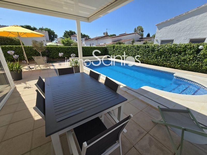 Maison de Ville en vente Empuriabrava, Girona. Ref: 1871. Inmosantos