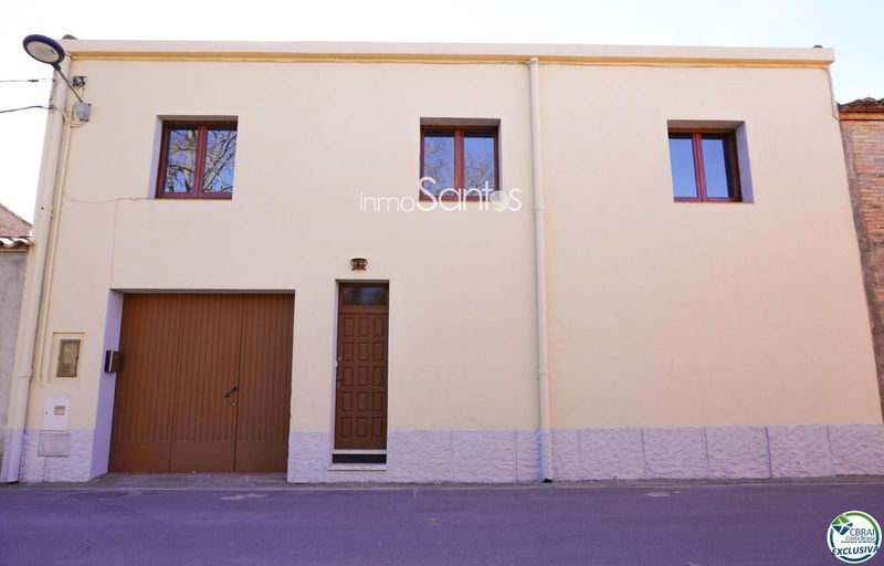 Maison de Ville en vente Vila-Sacra, Girona. Ref: 1956. Inmosantos