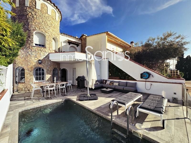 Maison de Ville en vente Empuriabrava, Girona. Ref: 1960. Inmosantos