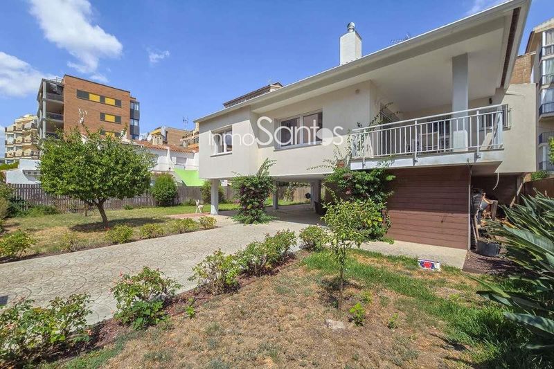 Maison de Ville en vente Roses, Girona. Ref: 2013. Inmosantos