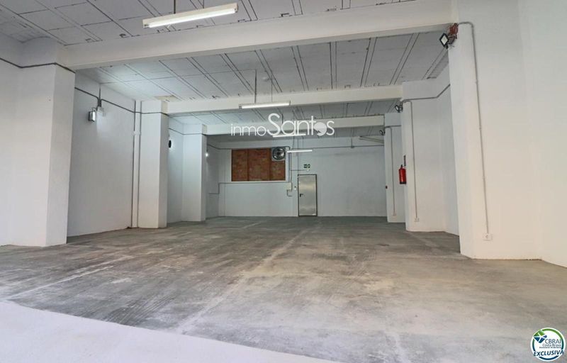 Local Comercial en venda Figueres, Girona. Ref: 2051. Inmosantos