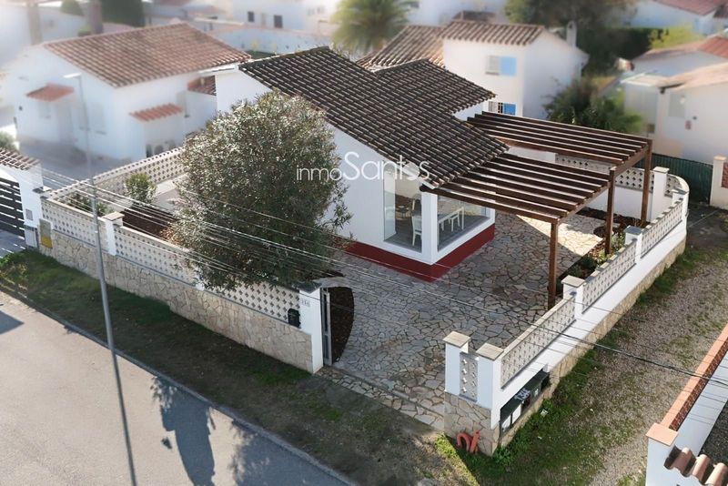 Chalet Independiente en venta Empuriabrava, Girona. Ref: 2125. Inmosantos