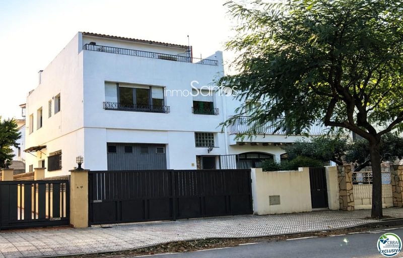 Chalet Independiente en venta Llançà, Girona. Ref: 2154. Inmosantos