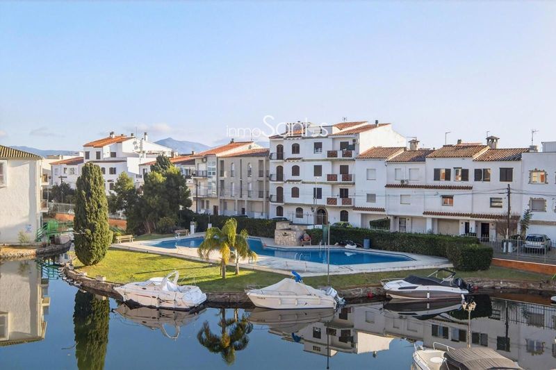 Piso en venta Empuriabrava, Girona. Ref: 2158. Inmosantos