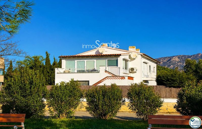 Maison de Ville en vente Roses, Girona. Ref: 2267. Inmosantos