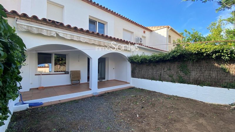 Maison de Ville en vente Roses, Girona. Ref: 2333. Inmosantos