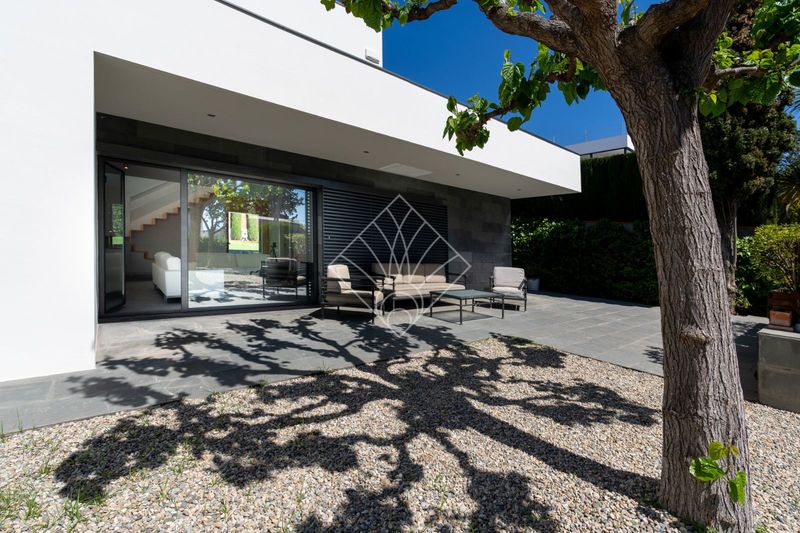 Casa en lloguer Sant Just Desvern, Barcelona. Ref: 1024. Savya Real Estate