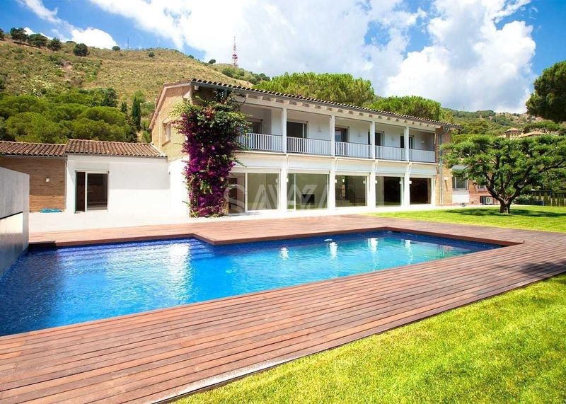 Casa en venta y alquiler Barcelona. Ref: 1236. Savya Real Estate