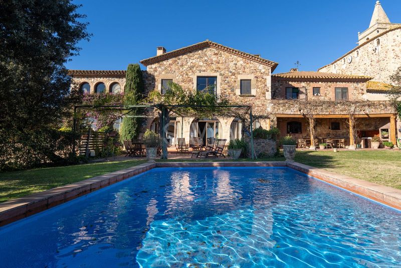 Casa en venda Mont-Ras, Girona. Ref: 1329. Savya Real Estate