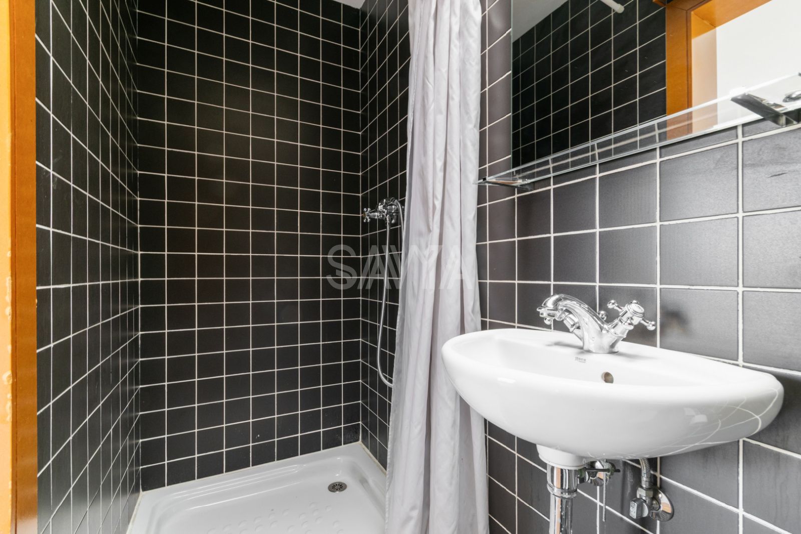 Baño - Exclusiva oficina con 92m² de terraza y vistas panorámicas