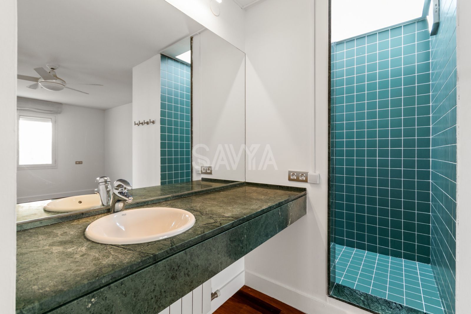 Baño - Exclusiva oficina con 92m² de terraza y vistas panorámicas