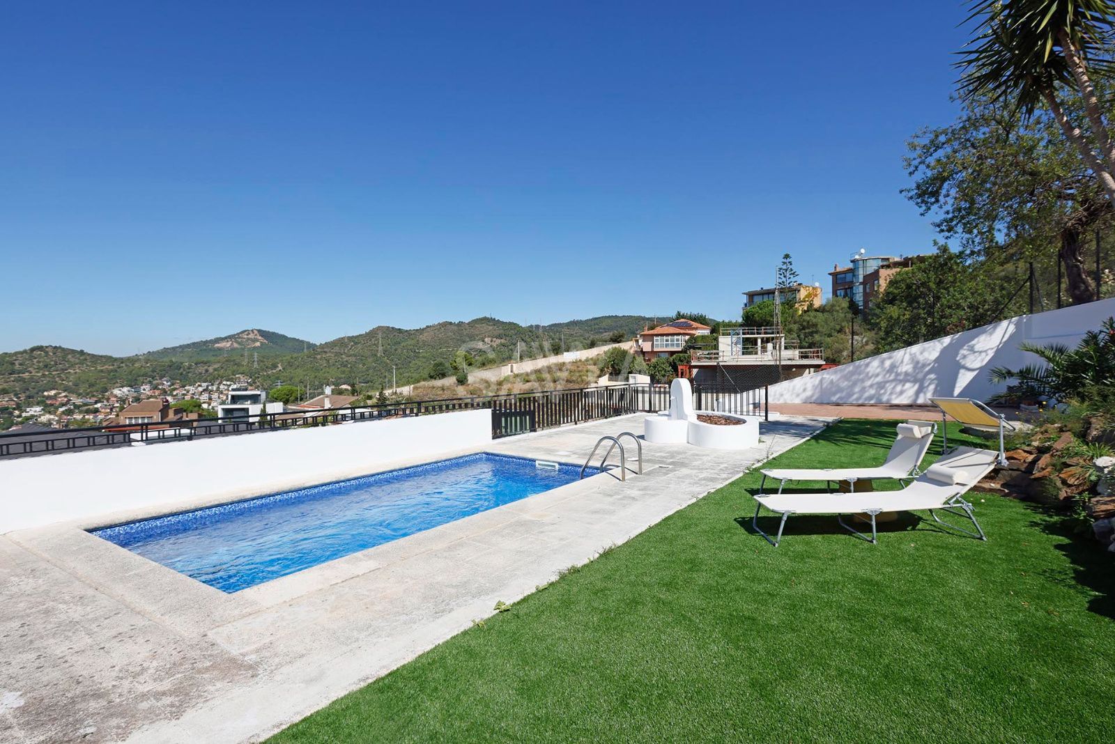 Residencia con vistas panorámicas y piscina en Ciutat Diagonal - Foto 1