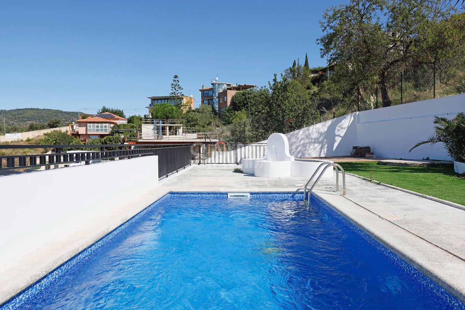 Residencia con vistas panorámicas y piscina en Ciutat Diagonal - Foto 6