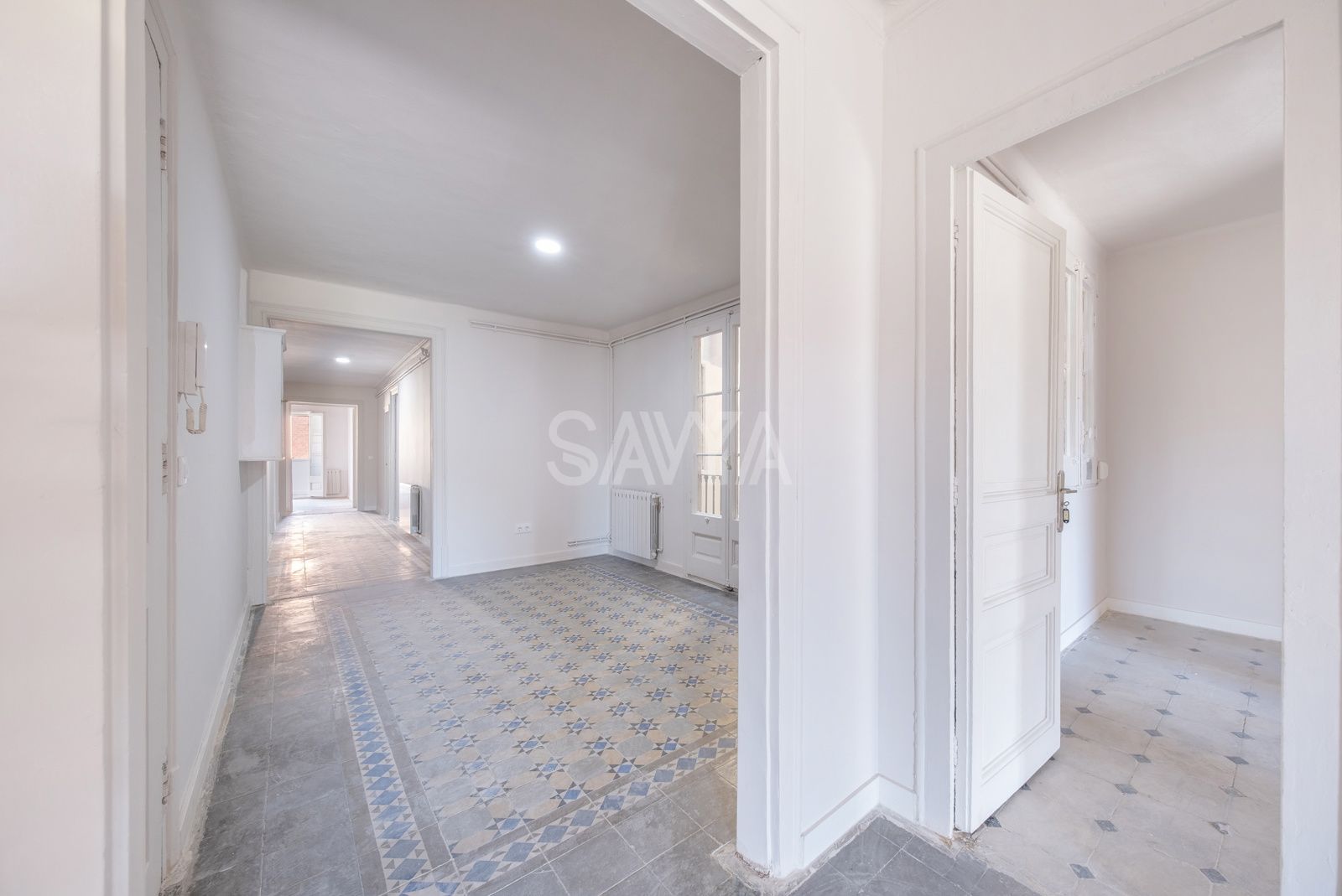 Maravilloso piso alto y segregable en Eixample con posibilidad de recuperar terraza - Foto 8