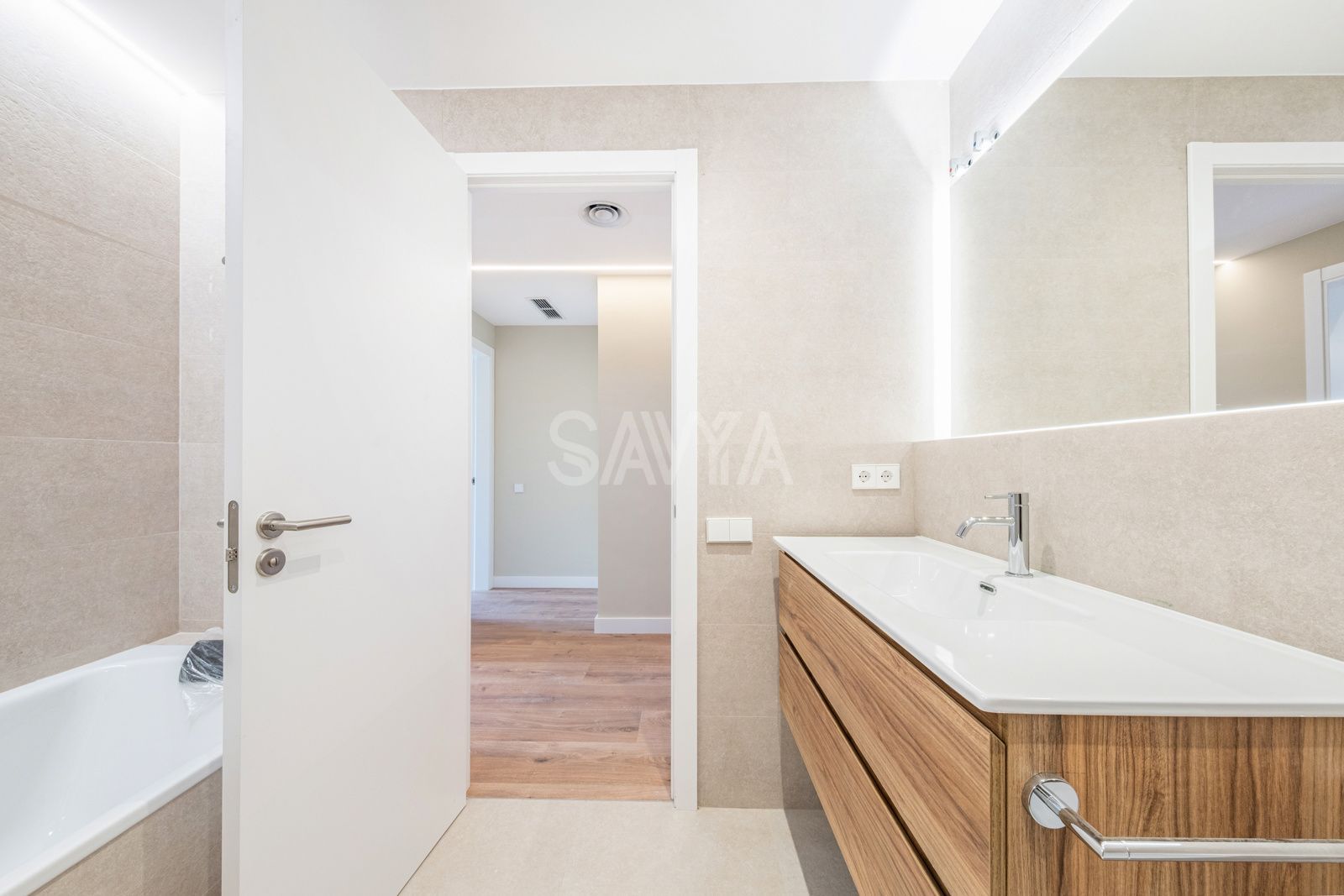 Exclusivo piso reformado a estrenar  en  Tres Torres - Foto 35
