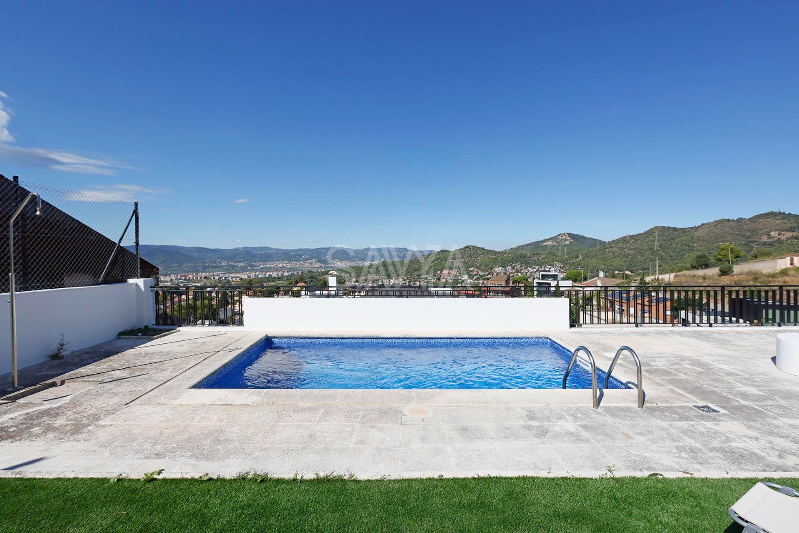 Residencia con vistas panorámicas y piscina en Ciutat Diagonal - Foto 2