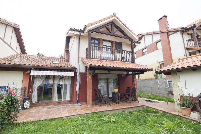 Villa bifamiliare in vendita Hoznayo, Cantabria. Ref: 1025. SAYMAT Asesoría Inmobiliaria