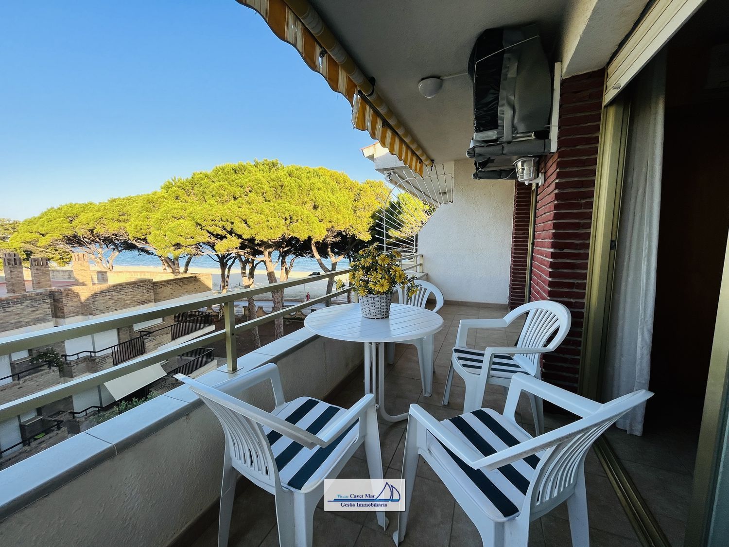 Apartment for sale on the seafront on Diputacion Avenue, in Cambrils